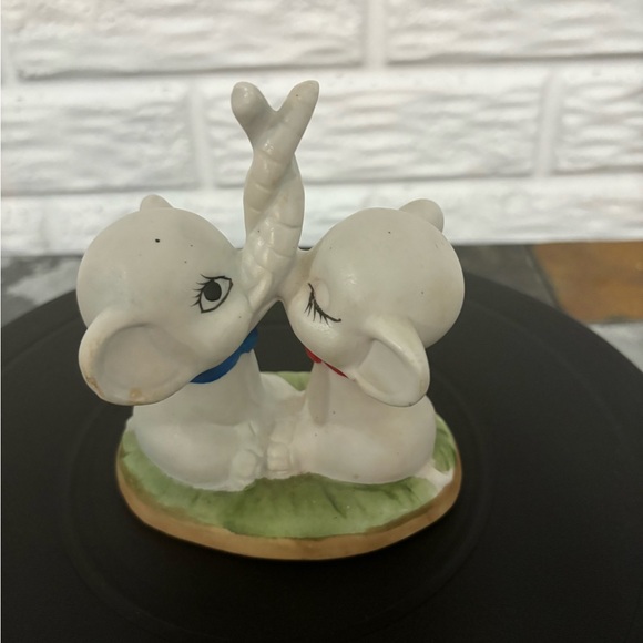 Artmark Vintage Kissing Ceramic Elephants Figurine. Rare and from the 1960’s. - Picture 2 of 5